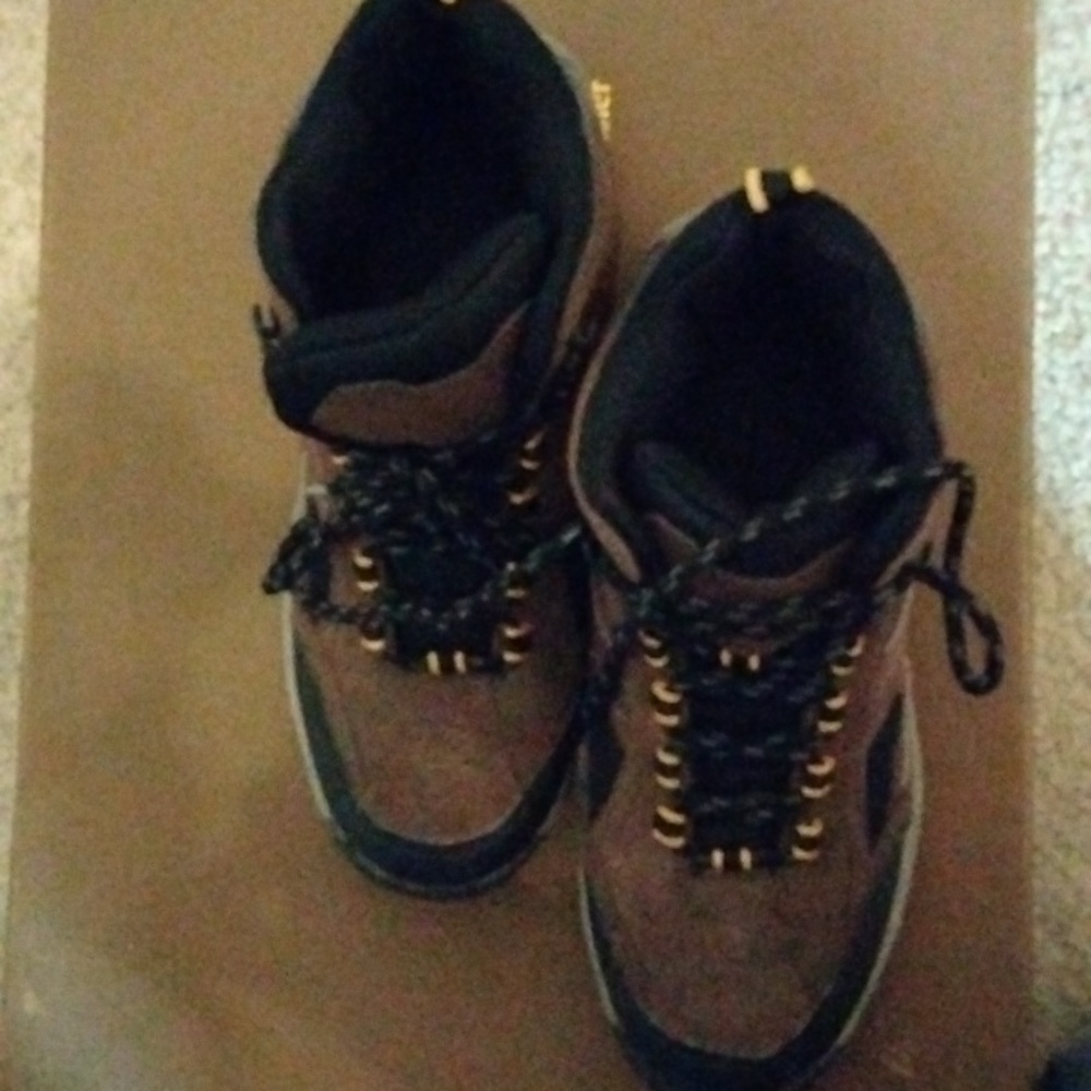 HIKING BOOTS NON - MARKING
